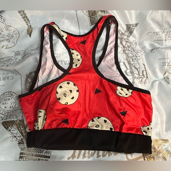 Medium cookie print sport bra with matching shorts in red - Picture 3 of 4